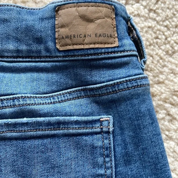 American Eagle artist crop jeans. Size 4 short women - Picture 8 of 9